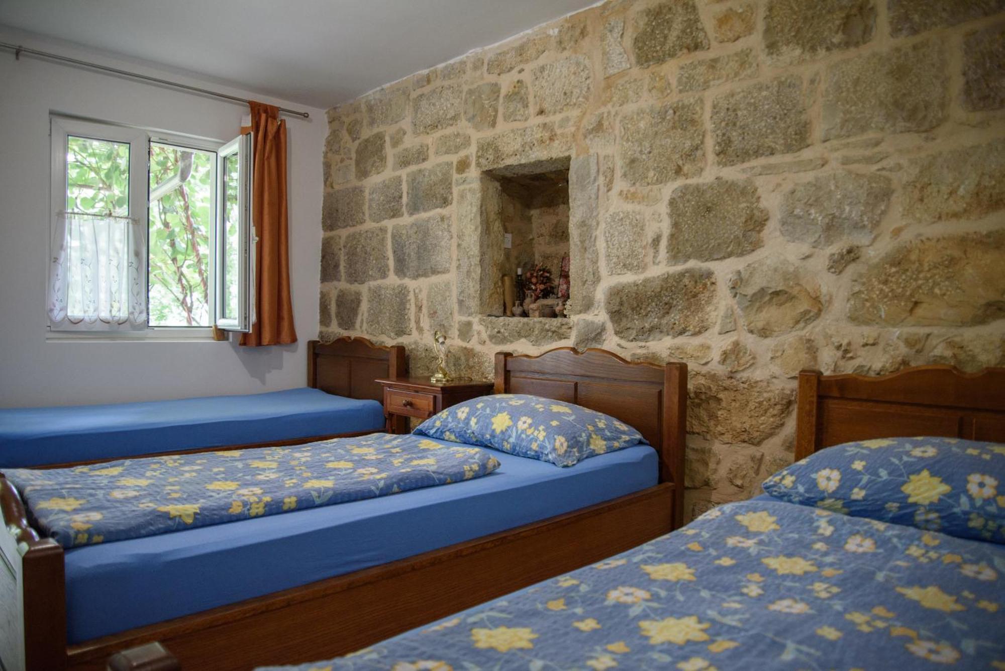 Apartments Cvitini Dvori Garjak Vrlika Экстерьер фото