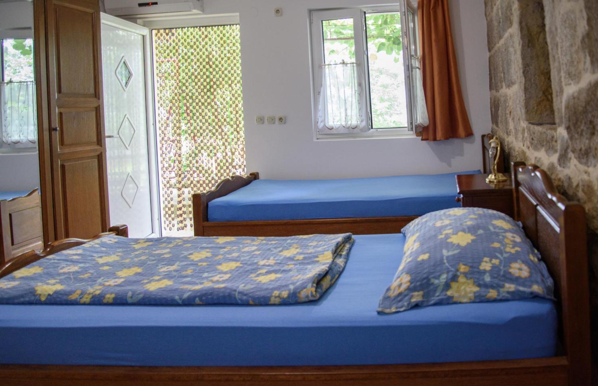 Apartments Cvitini Dvori Garjak Vrlika Экстерьер фото