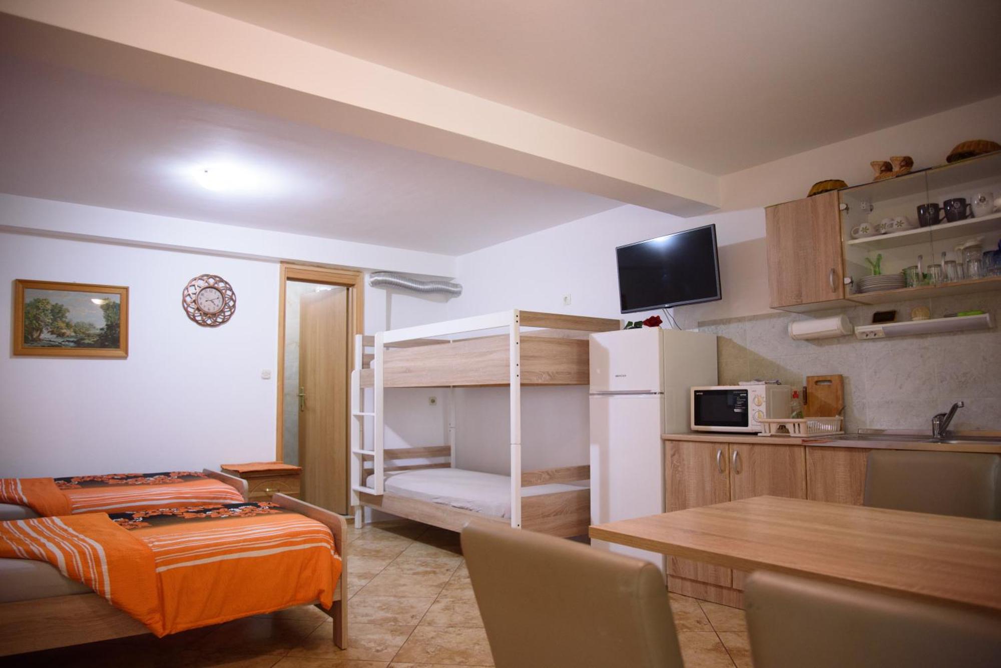 Apartments Cvitini Dvori Garjak Vrlika Экстерьер фото