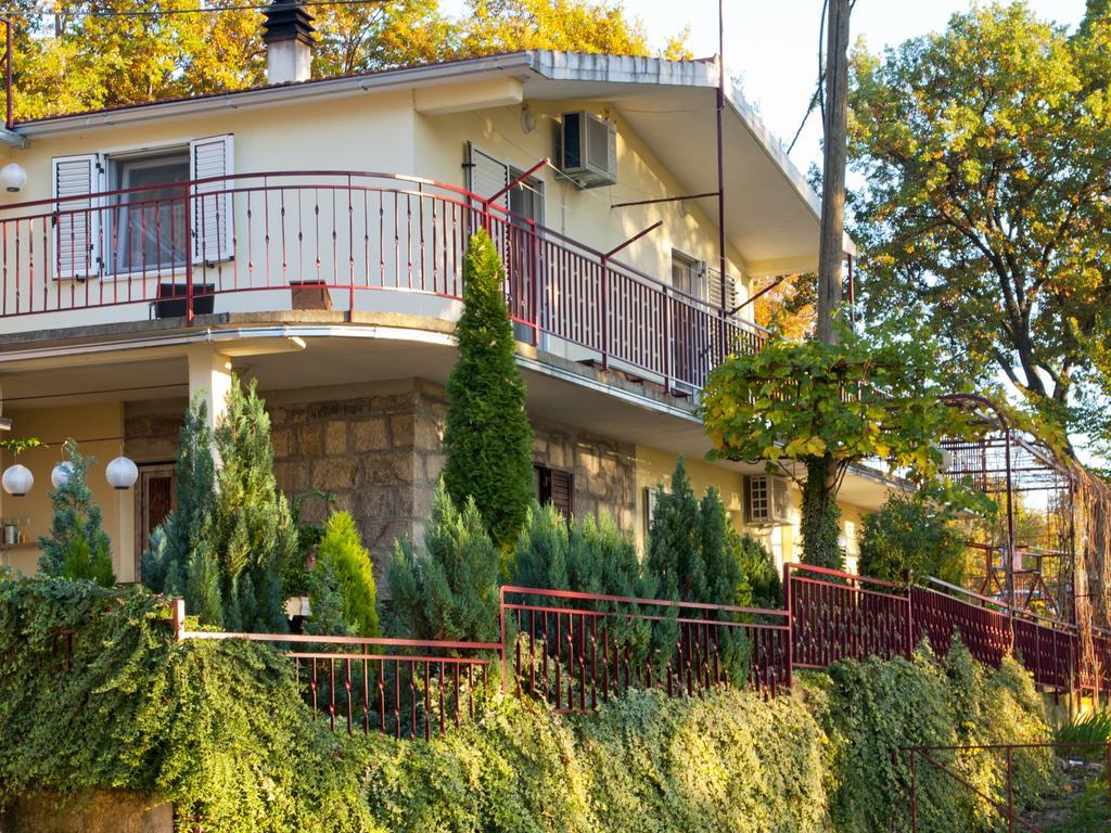 Apartments Cvitini Dvori Garjak Vrlika Экстерьер фото